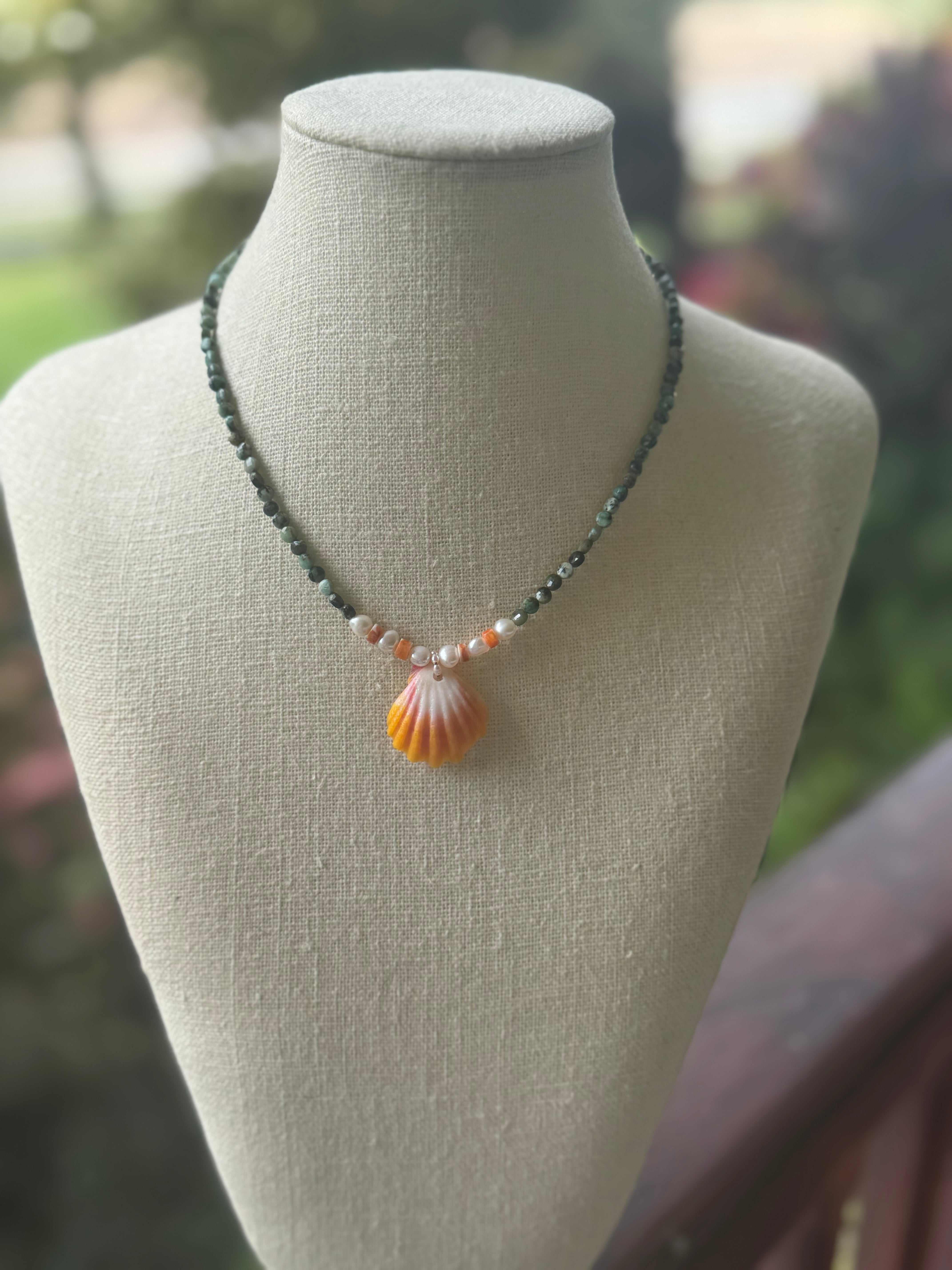 💙Original design Gemstone Lei with 4 different gemstones and single sunrise shell