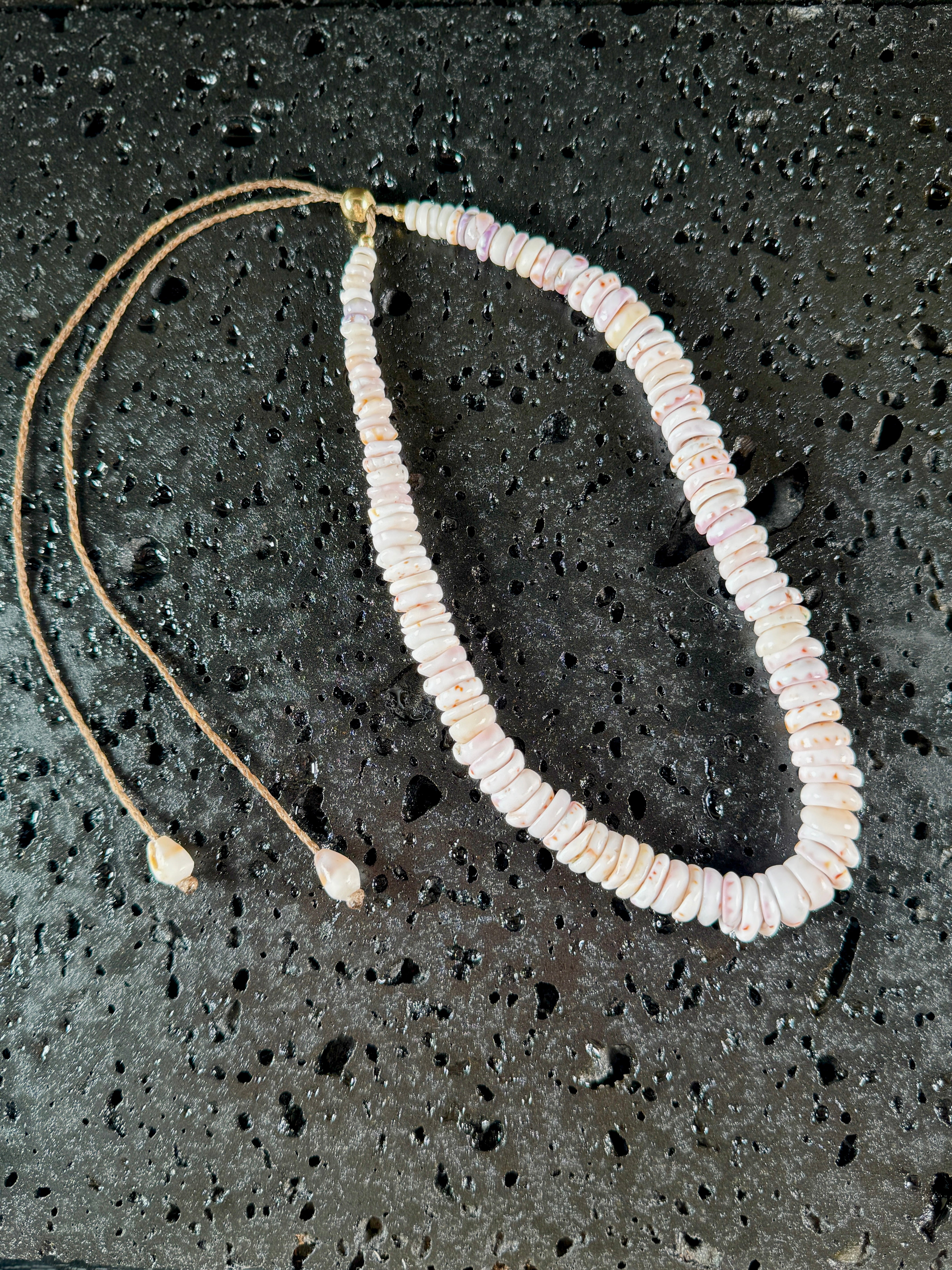 Unisex Rat Cone Pu·ka /ˈpo͞okə lei