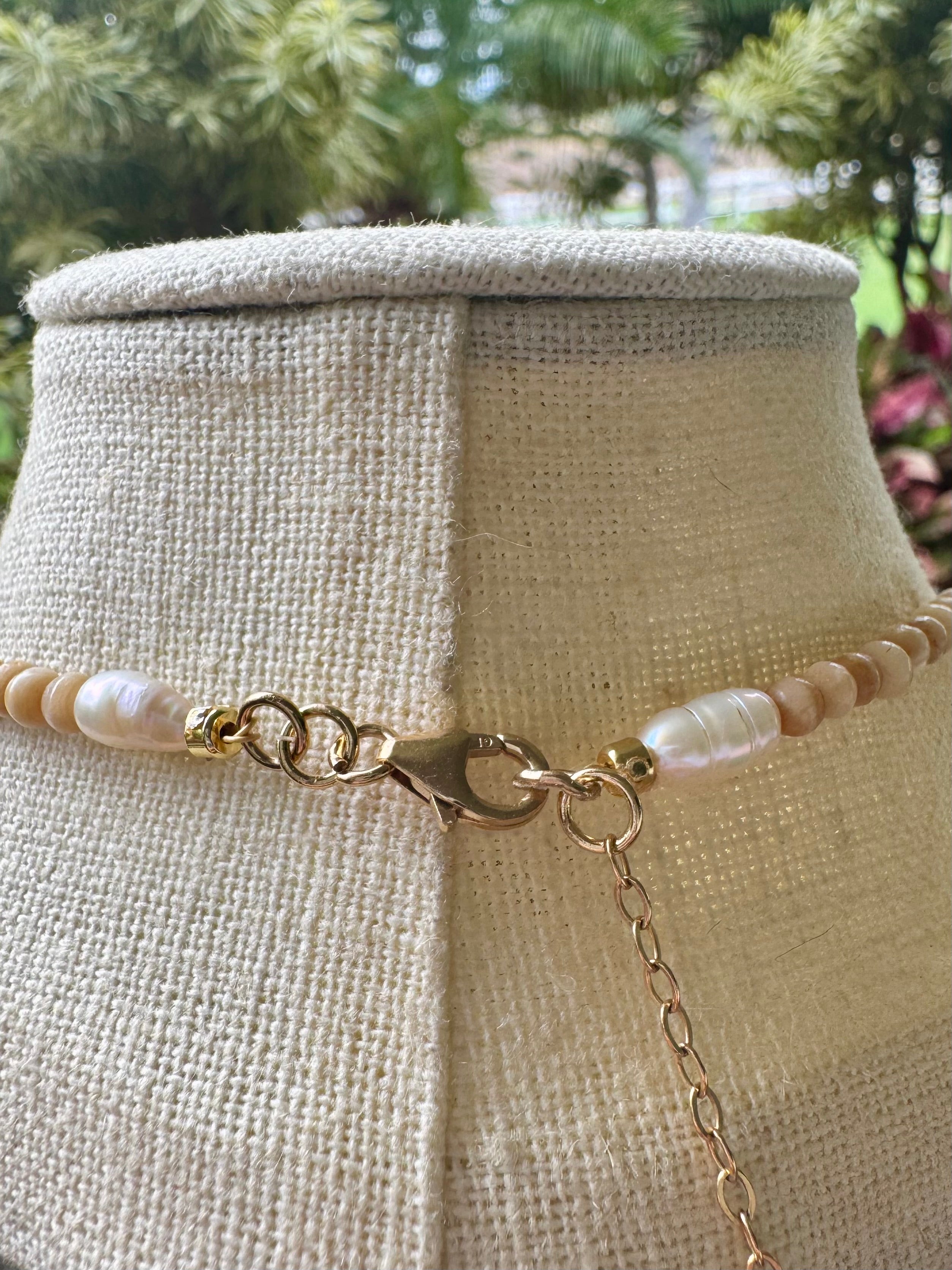 "All about Blondes" Lei with Keshi pearl