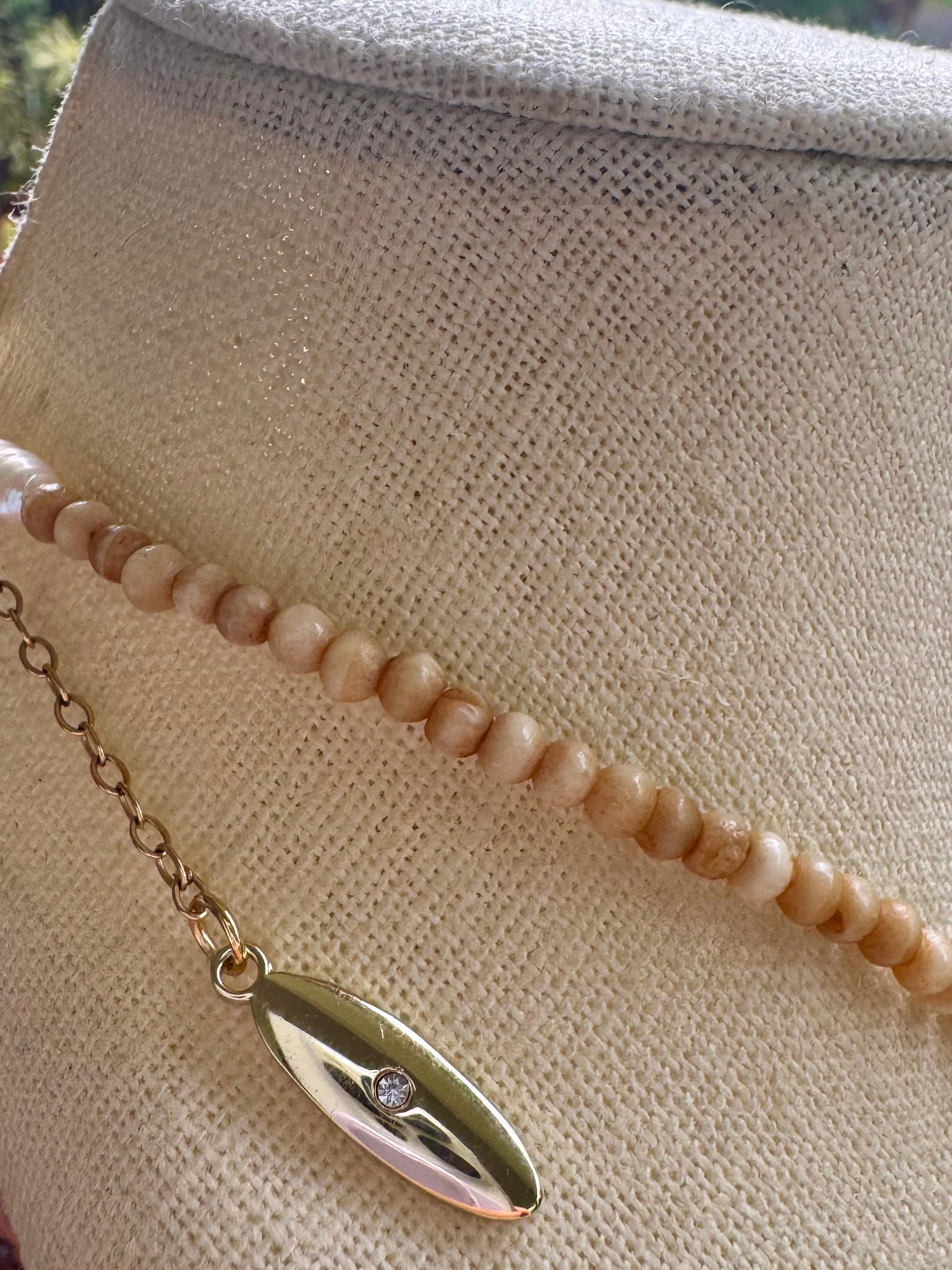 "All about Blondes" Lei with Keshi pearl