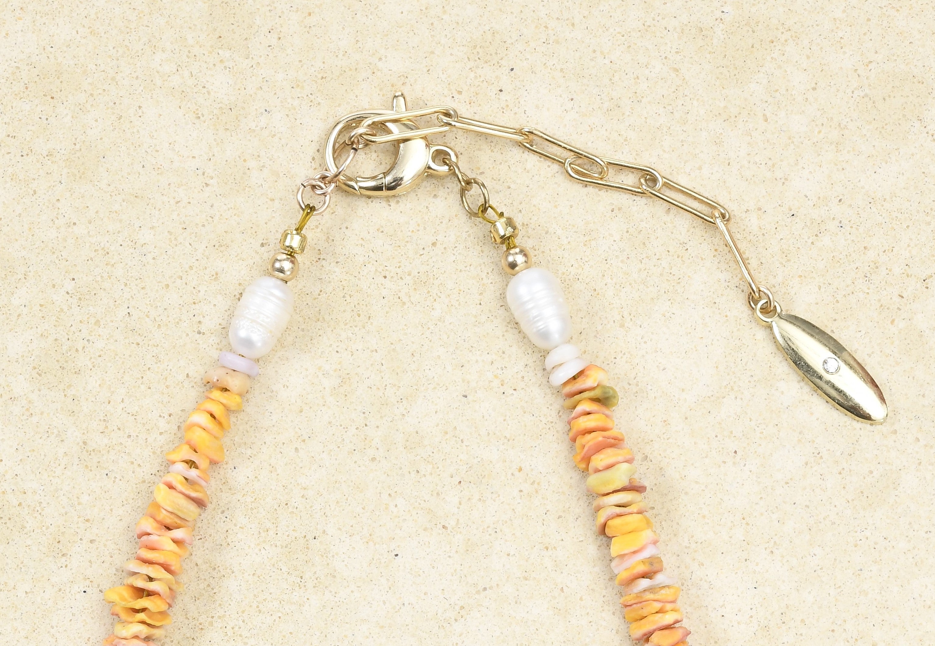 Sunrise Shell Chip Stunning lei