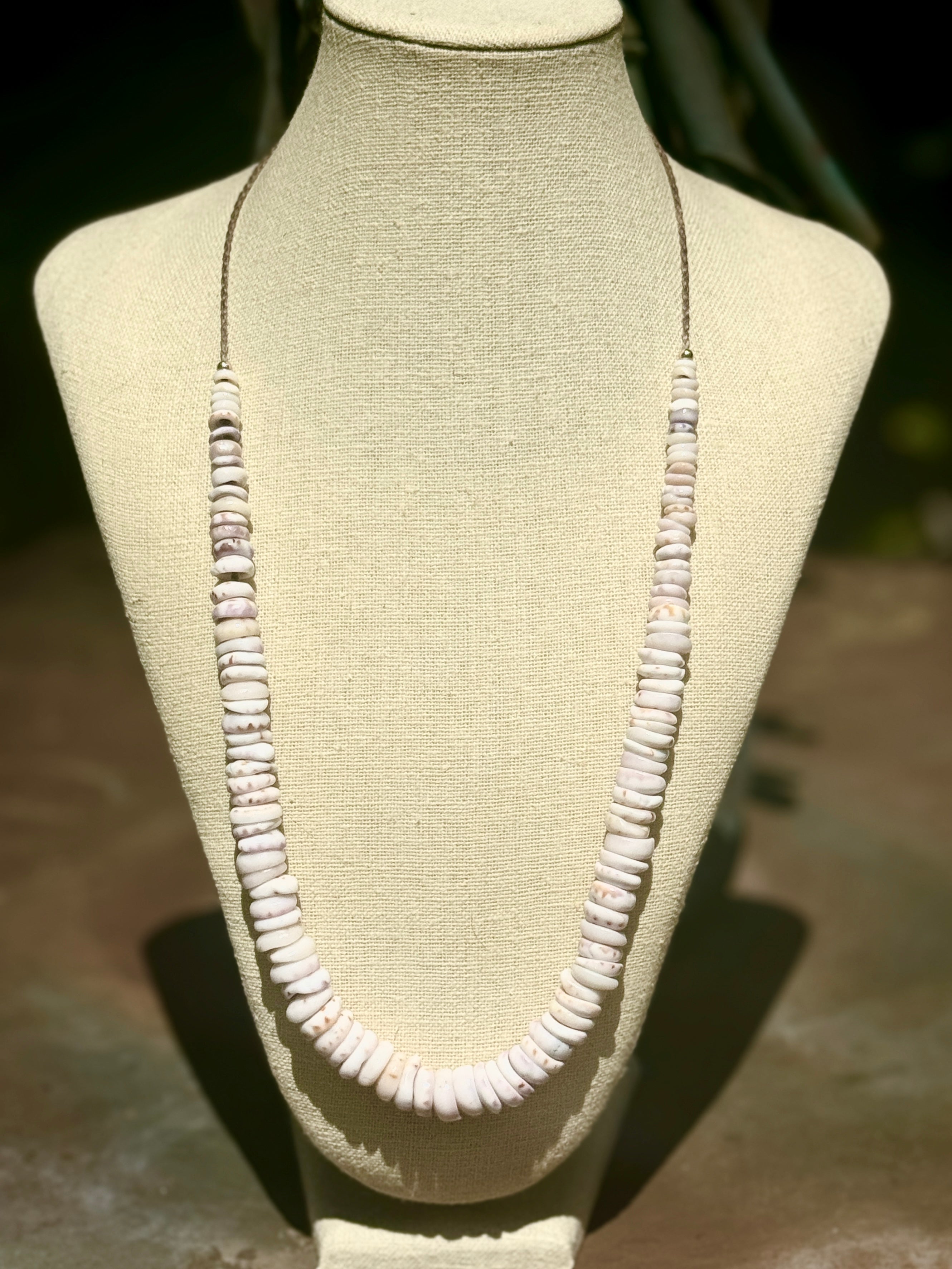 Unisex Rat Cone Pu·ka /ˈpo͞okə lei