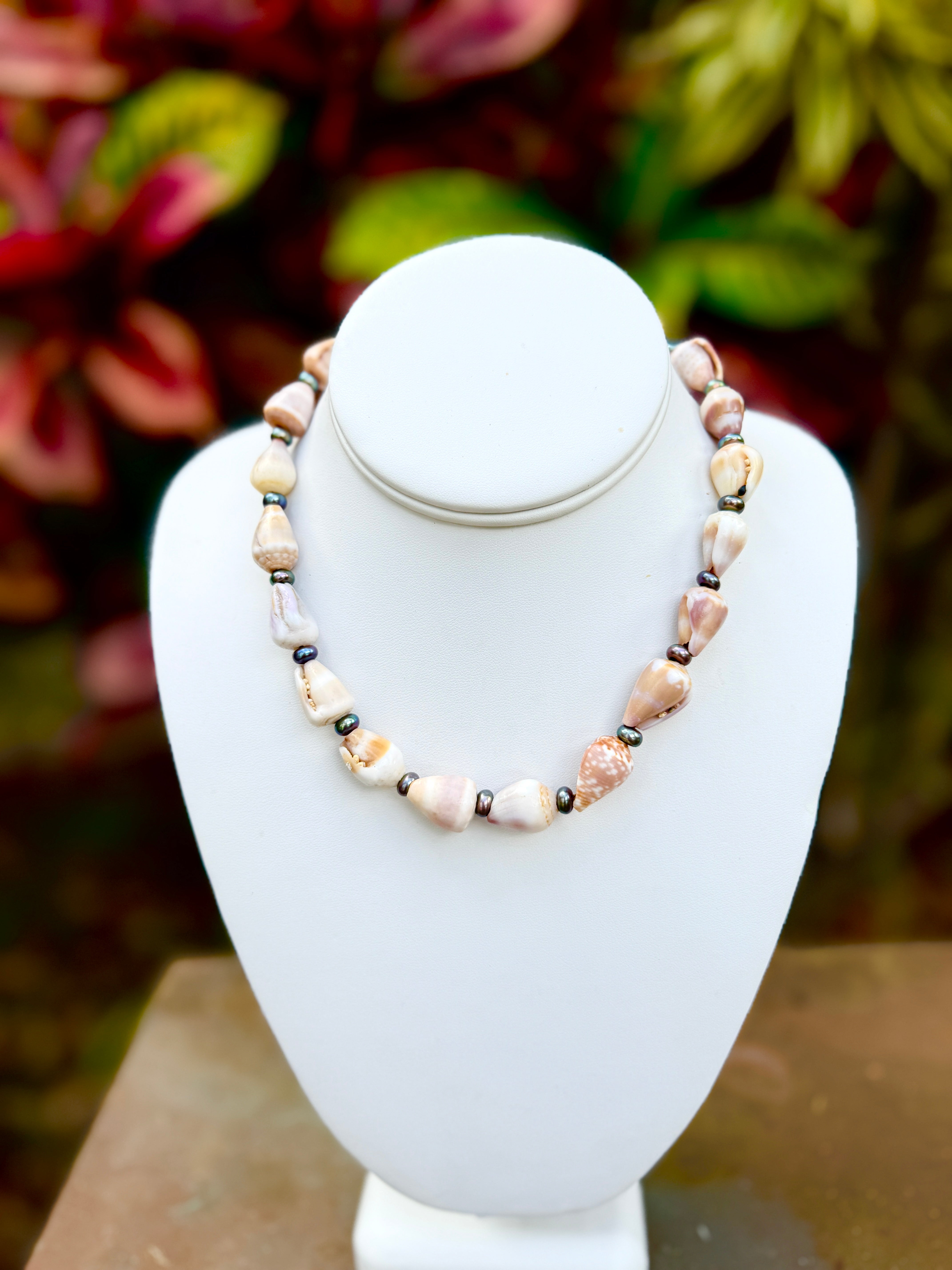 Earth tones from the Maui Sea